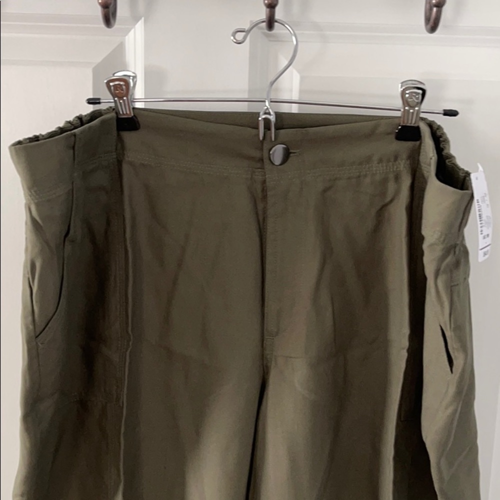 NWT army green capris